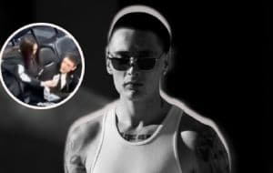 Abuchean a Peso Pluma por negarle foto a una fan | VIDEO