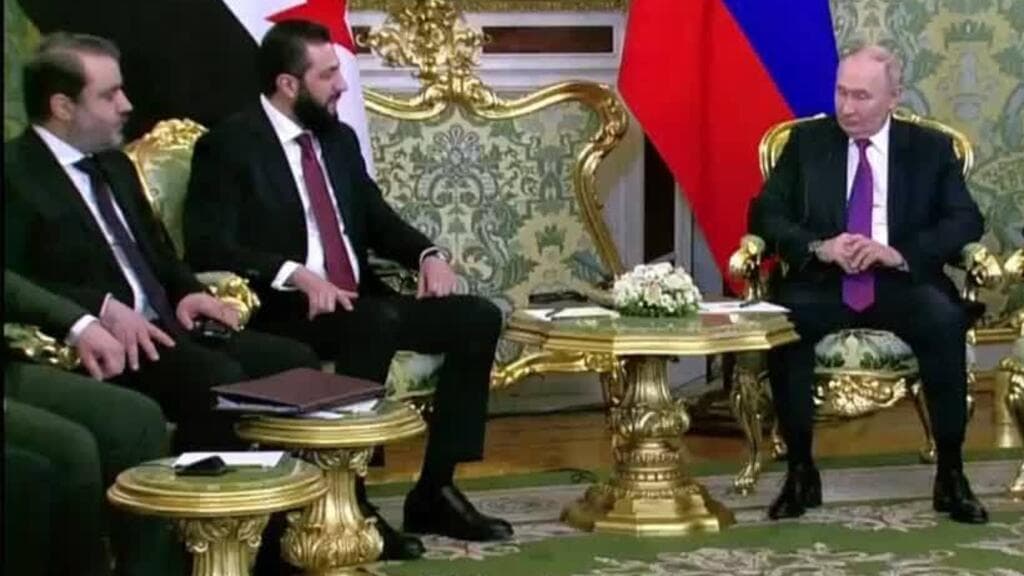Ahmed al-Sharaa de visita en Moscú para hablar sobre las bases militares rusas en Siria
