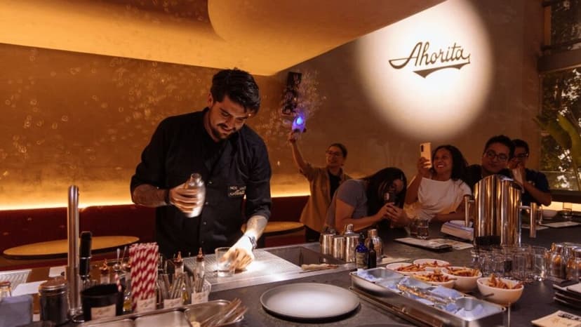 Ahorita: La reinvención del tiempo, los tragos y la fiesta cantinera