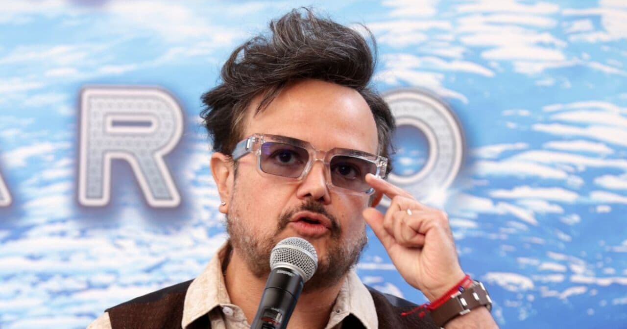 Aleks Syntek publica comunicado tras presunta demanda de excorista: 'Hay Syntek para mucho tiempo'