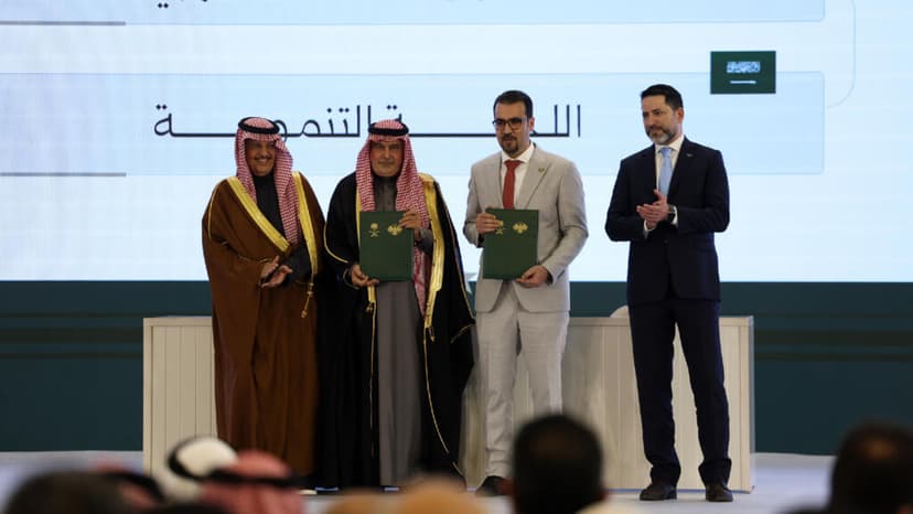Arabia Saudita anuncia una inversión multimillonaria en acuerdos "estratégicos" con Siria