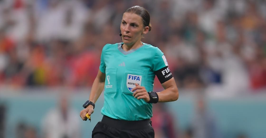 Árbitra histórica: Stéphanie Frappart recibe merecido ascenso tras rifarse en futbol varonil