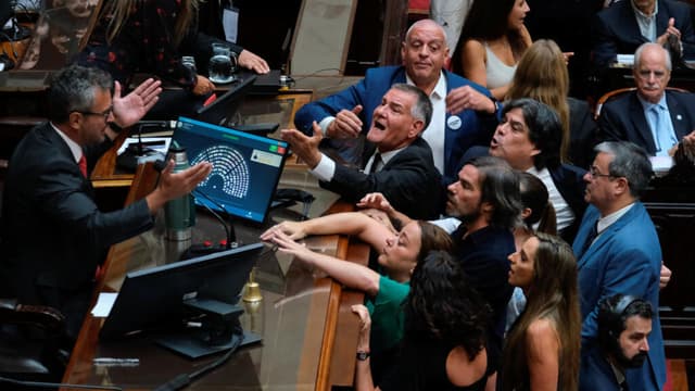 Argentina vive una huelga contra la reforma laboral de Milei, en medio del debate en el Congreso