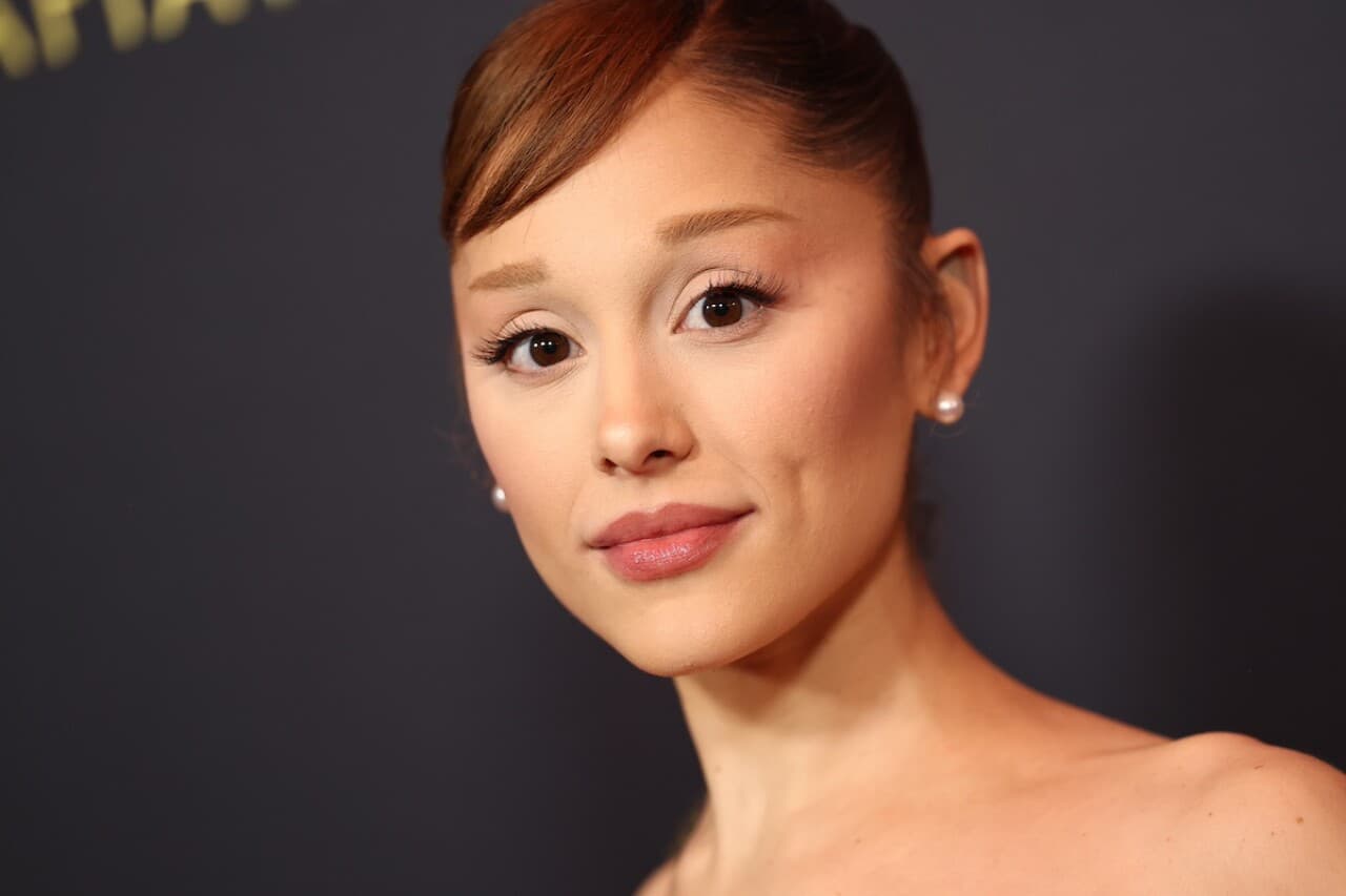 Ariana Grande vuelve a brillar sobre el escenario tras años de ausencia y emociona con una confesión