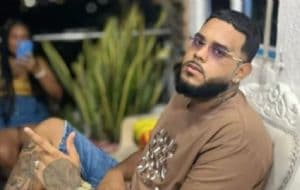 Asesinan a balazos a famoso cantante colombiano en una plaza comercial, tenía tan solo 22 años