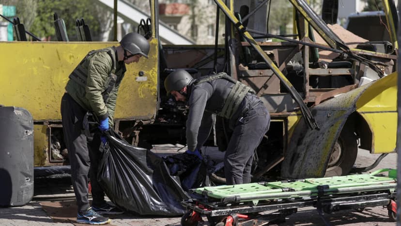 Ataques rusos matan al menos ocho personas en Ucrania; Moscú confirma muerte de cameruneses en el frente
