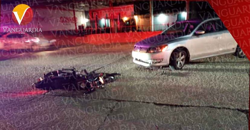 ¡Automovilista lesionó a un biker en una mala maniobra, en Coatzacoalcos!