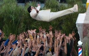 Bad Bunny da giro a polémica demanda y exige cientos de miles de dólares como reembolso