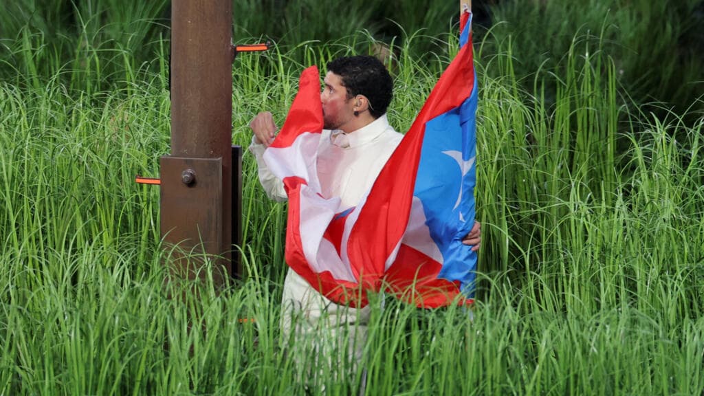 Bad Bunny en el Super Bowl: cinco símbolos encubiertos de un show histórico que enfureció a Trump
