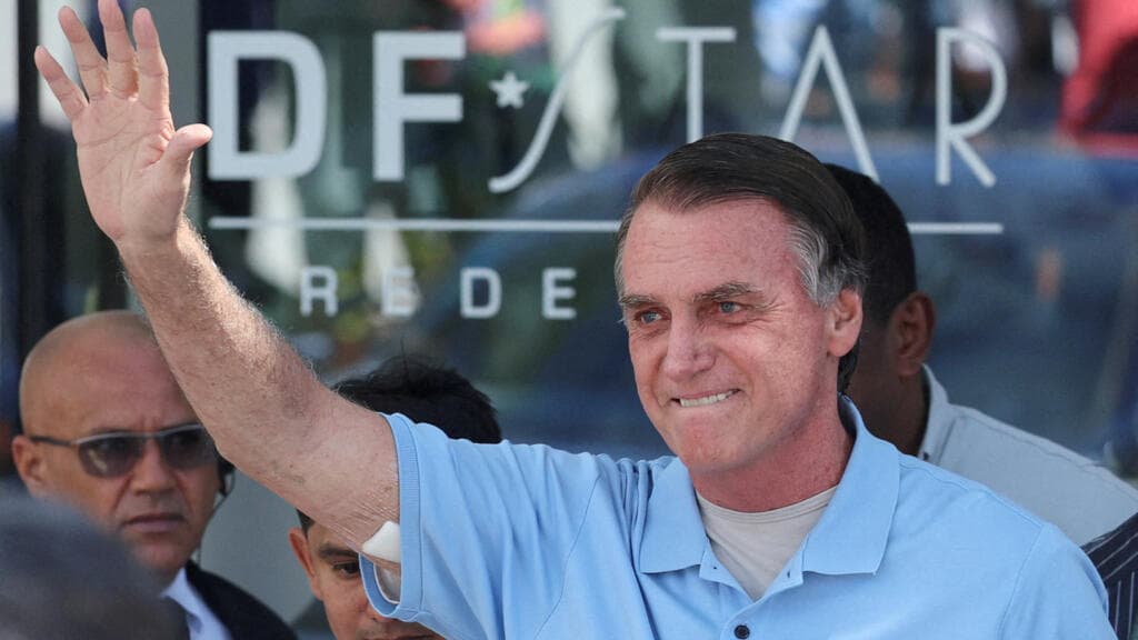 Bolsonaro sale de cuidados intensivos mientras avanza pedido de prisión domiciliaria