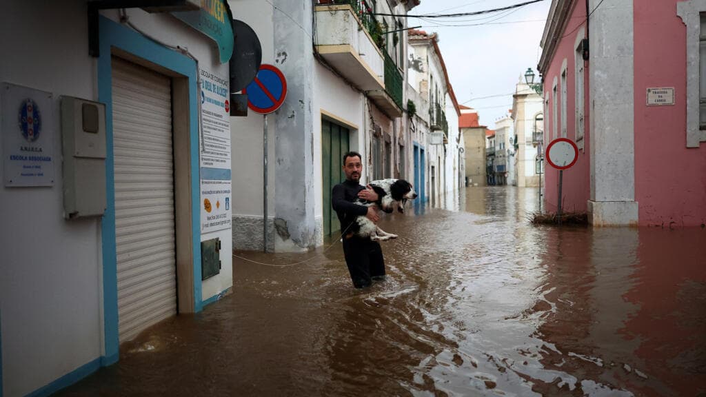 Borrasca Leonardo: al menos cuatro muertos, miles de evacuados en España y un Portugal en vilo electoral