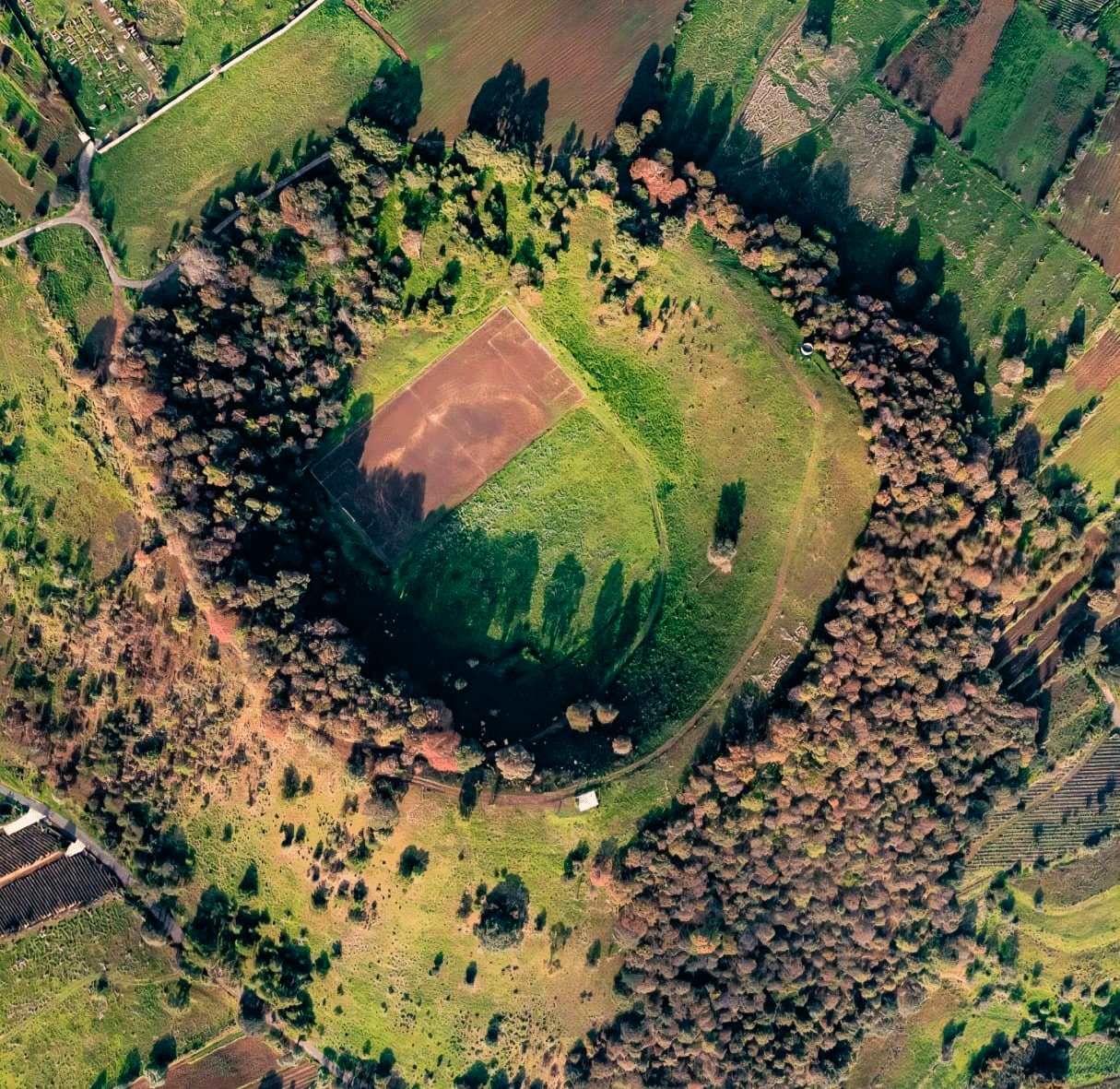 Cancha de fútbol en el cráter del volcán San Miguel, en la CDMX
