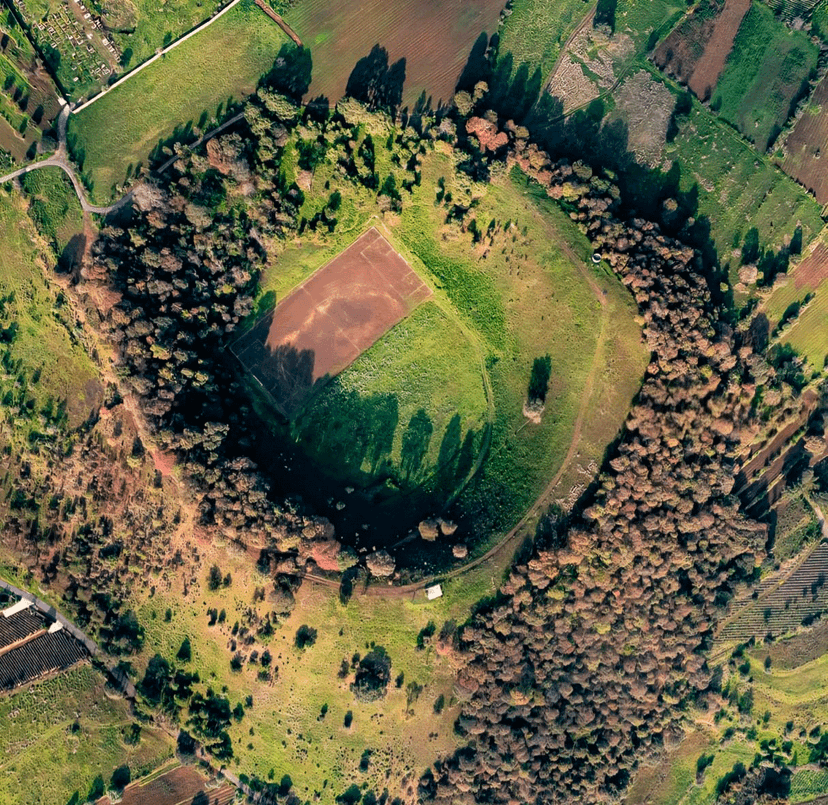 Cancha de fútbol en el cráter del volcán San Miguel, en la CDMX