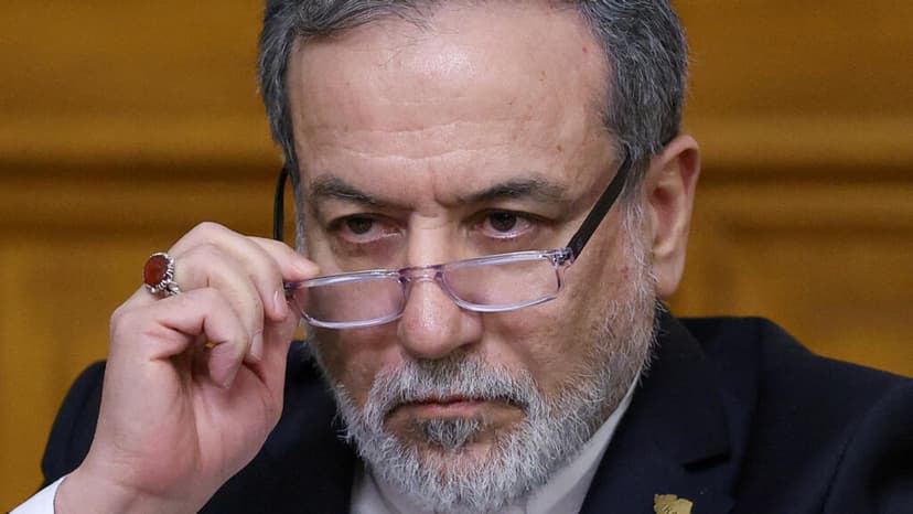 Canciller iraní viaja a Islamabad para discutir posible reanudación de diálogos con EE. UU.