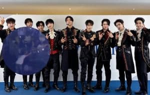 Captan momento exacto en que fans caen de las gradas en pleno concierto K-Pop | VIDEO