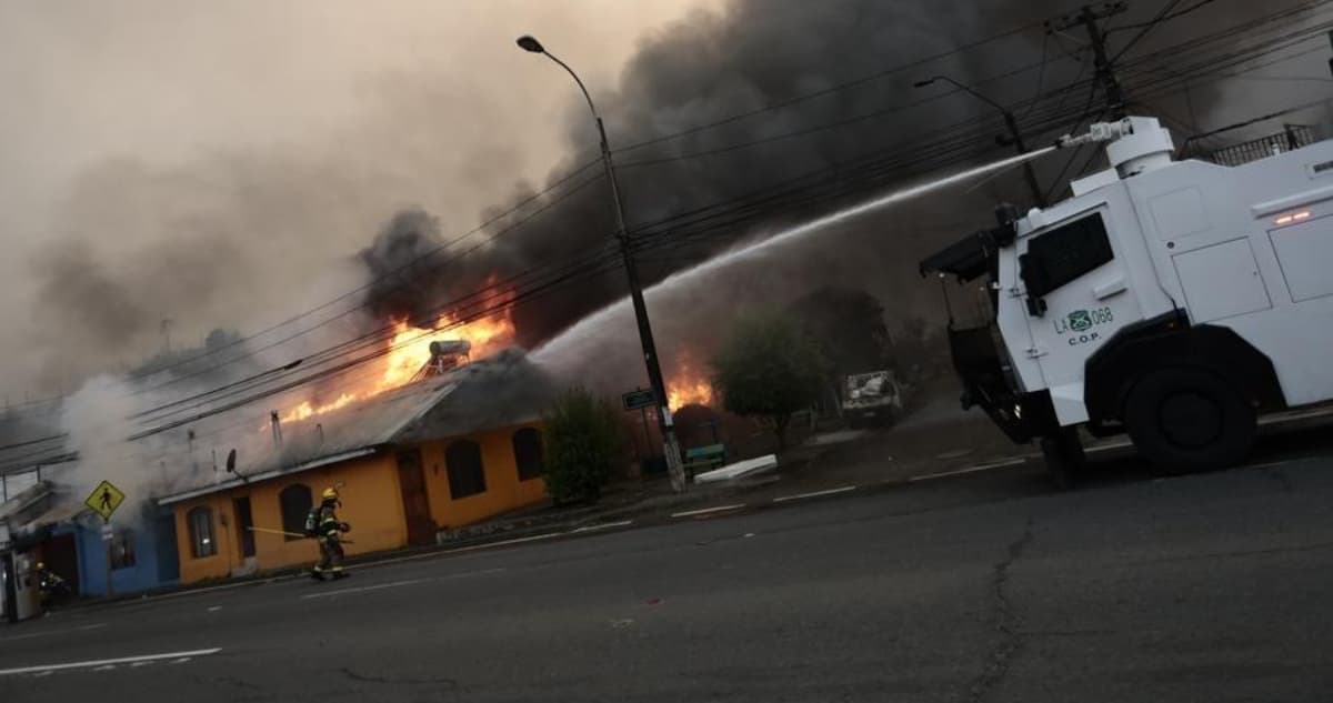 Chile declara estado de catástrofe por fuertes incendios forestales; van 16 muertos