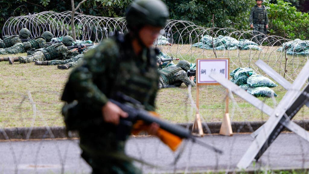 China dicta sanciones contra empresas estadounidenses por venta de armas a Taiwán