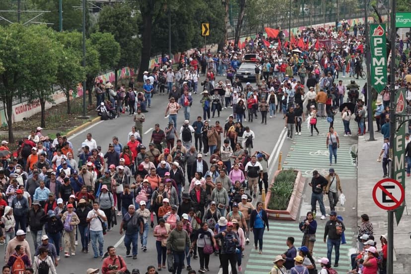 Cierran estaciones del Metro por manifestaciones en CDMX; prevén suspender Tren Ligero