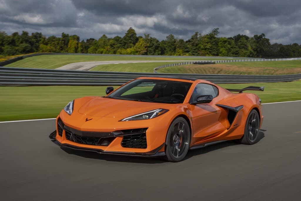 Compró un Corvette de casi 3 millones de pesos, lo chocaron en cinco días y el seguro quiso arreglarlo con refacciones usadas