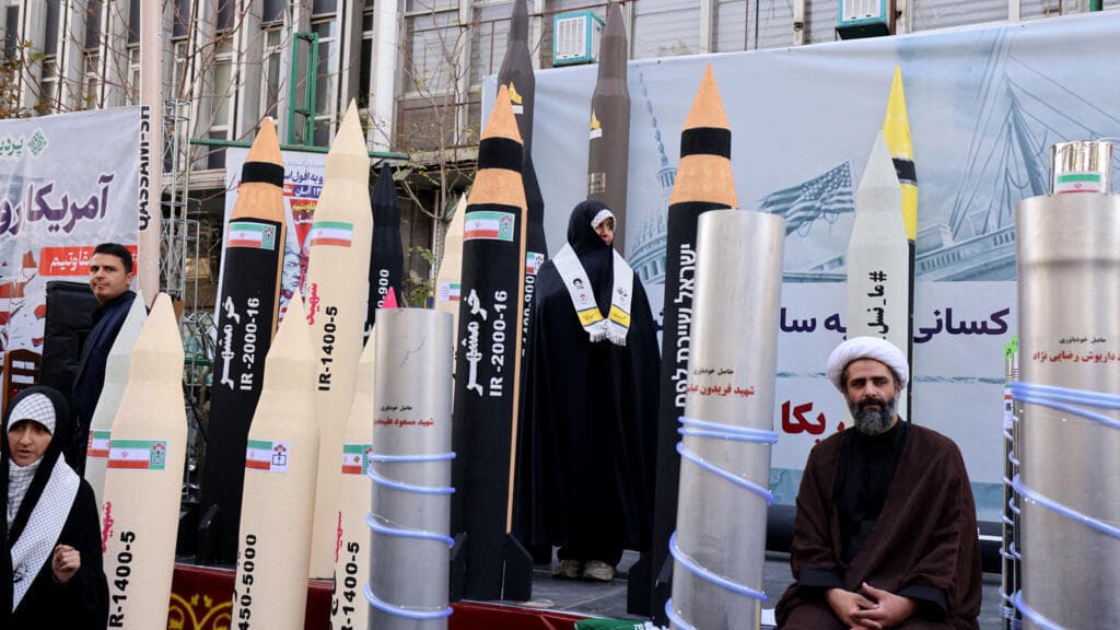 ¿Cuál es el arsenal nuclear y de misiles actual de Irán?