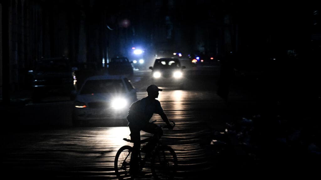 Cuba encadena dos apagones nacionales en menos de 24 horas y no logra levantar la red eléctrica