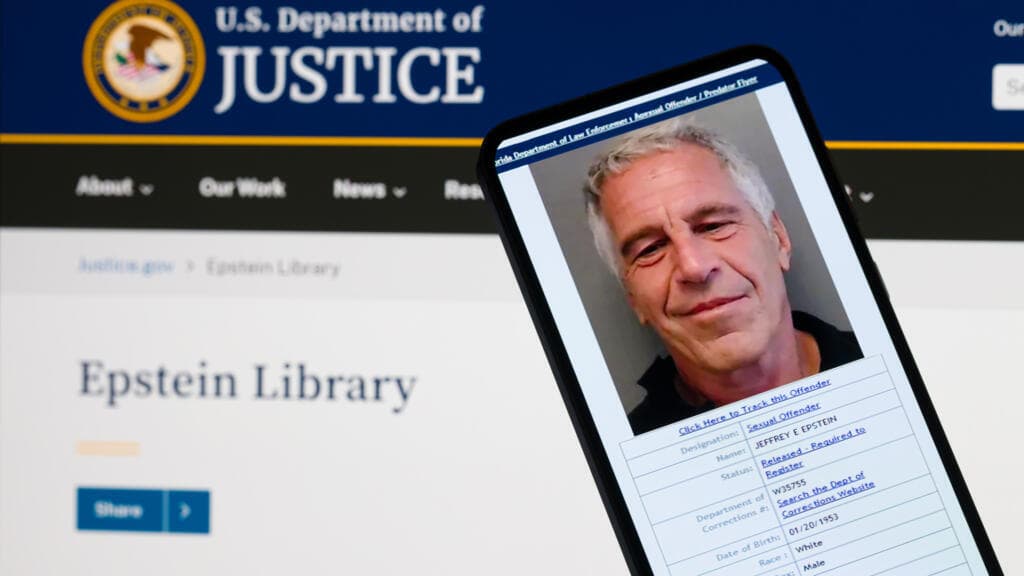 De Trump a los Clinton: ¿qué hay detrás de los nuevos giros del caso Epstein?