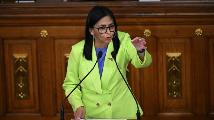 Delcy Rodríguez remodela el Ejecutivo venezolano; la ONG Foro Penal certifica 100 excarcelaciones