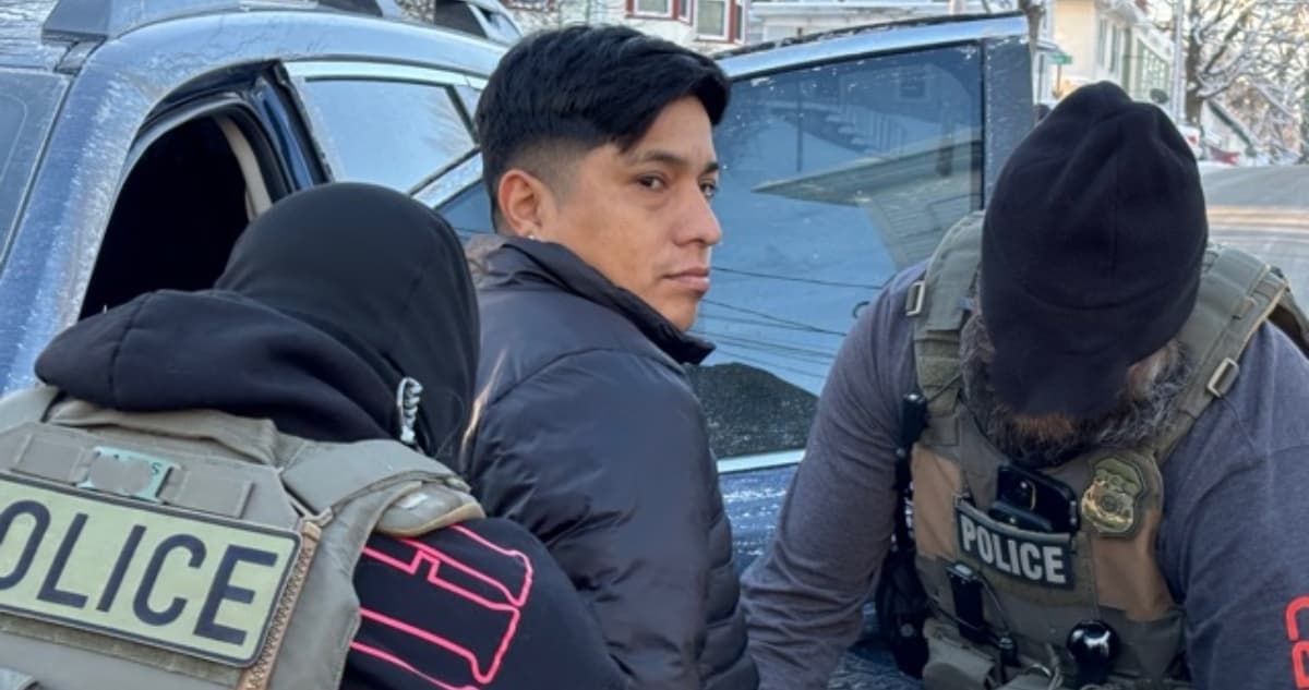 Departamento de Seguridad autoriza a ICE entrar a viviendas por la fuerza y sin orden