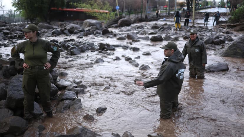 Desastre en Chile: un aluvión deja seis heridos y obliga a evacuar 600 hogares en Santiago