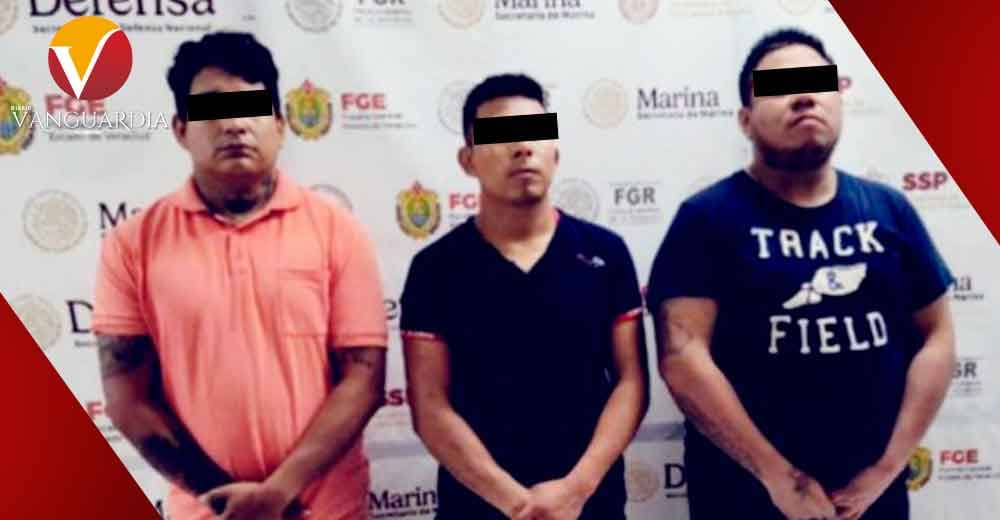 Detienen a tres sujetos en Tuxpan, les aseguró 6 armas de fuego y un automóvil