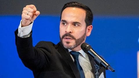 "Dijeron que me quedaría y no", dice Petro tras dejar la casa presidencial, mientras De la Espriella se prepara para la toma de posesión en Colombia