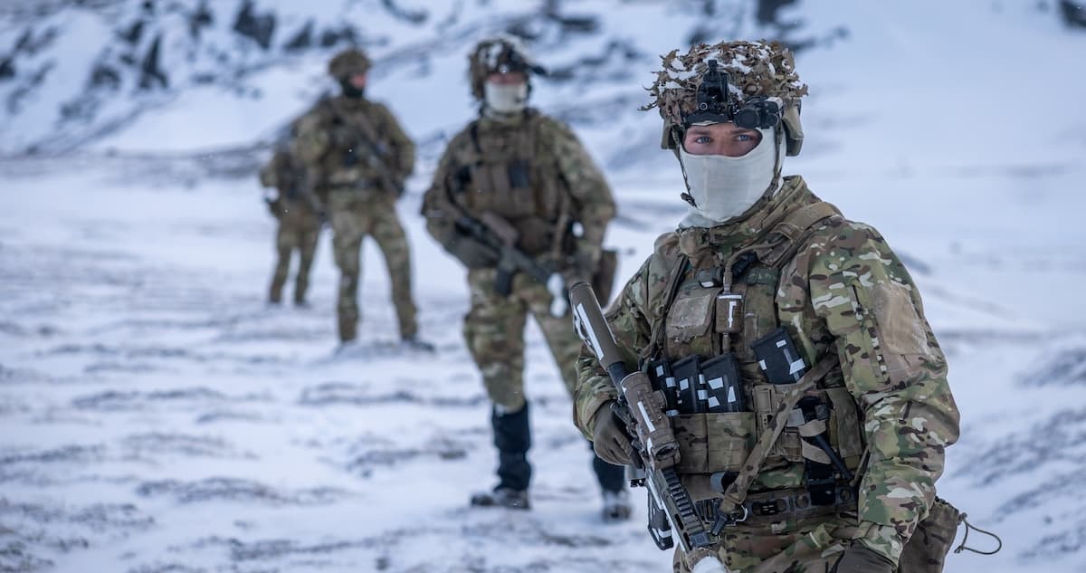 Dinamarca manda soldados y al jefe del ejército a Groenlandia ante amenazas de Trump