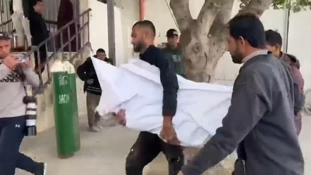 Dos niños mueren en Gaza por ataques israelíes; Ejército lo niega