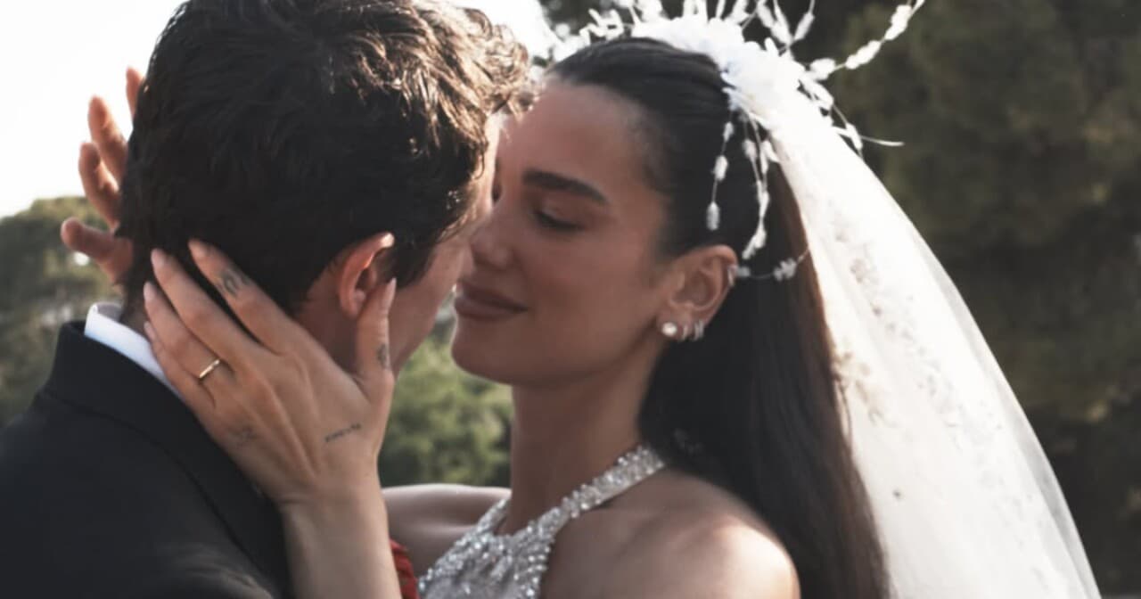 Dua Lipa comparte las primeras fotos de su boda con Callum Turner y su vestido Chanel Haute Couture