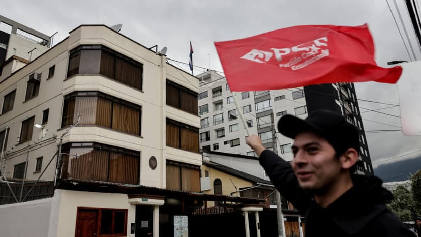 Ecuador expulsa del país al personal diplomático cubano y retira a su embajador en La Habana