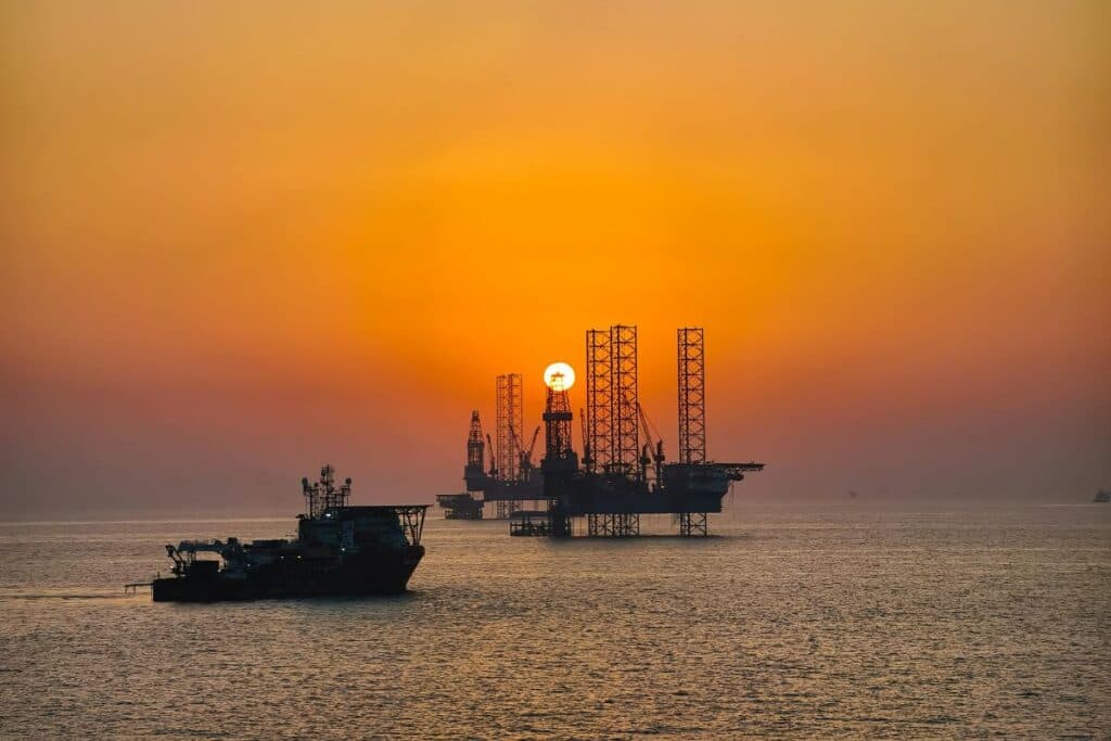 EIA eleva su previsión del petróleo: ¿cuánto tiempo puede permanecer el Brent por encima de los 100 dólares?