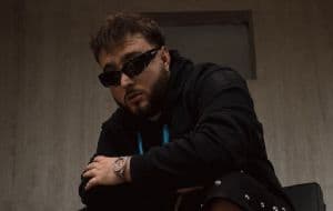 El artista regio Nash lanzó su canción “Hunnids” a ritmo de trap