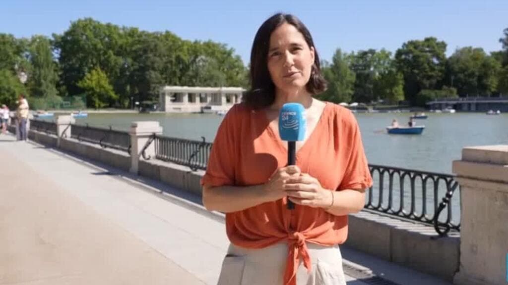 El calor extremo pone a prueba a turistas y comerciantes durante el verano en España