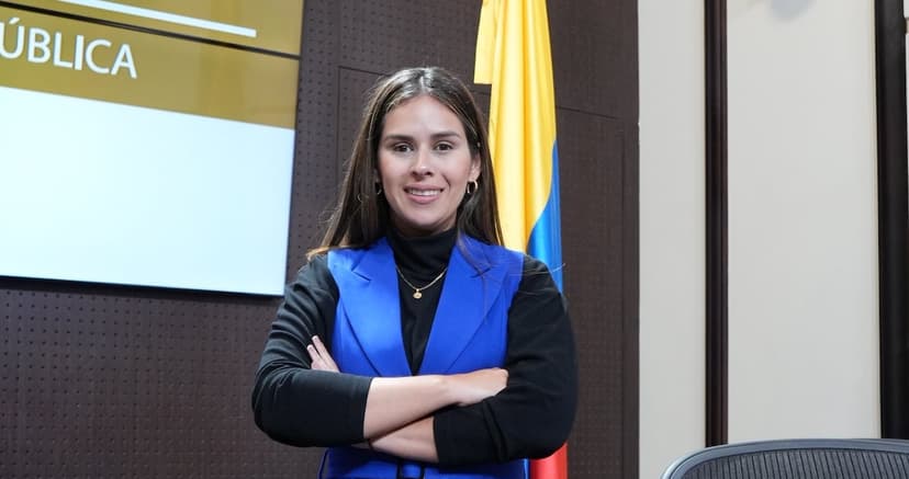 El ICE detiene a hijo de una Congresista colombiana proTrump; ella pide ayuda a Petro
