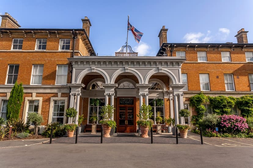 El palacio que se convirtió en el hotel más elegante de Surrey