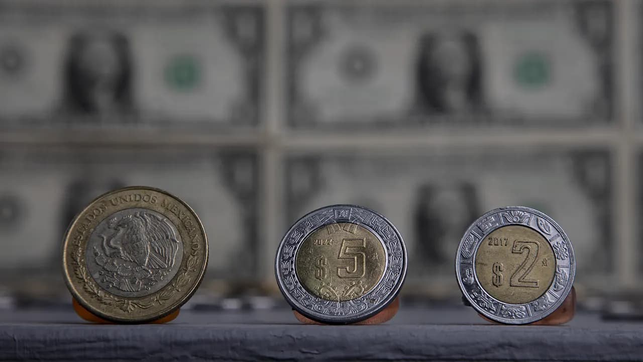 El peso inicia la semana ligeramente a la baja