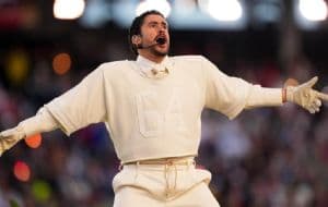 El significado de "Ocasio 64", que Bad Bunny uso en su playera en el Super Bowl