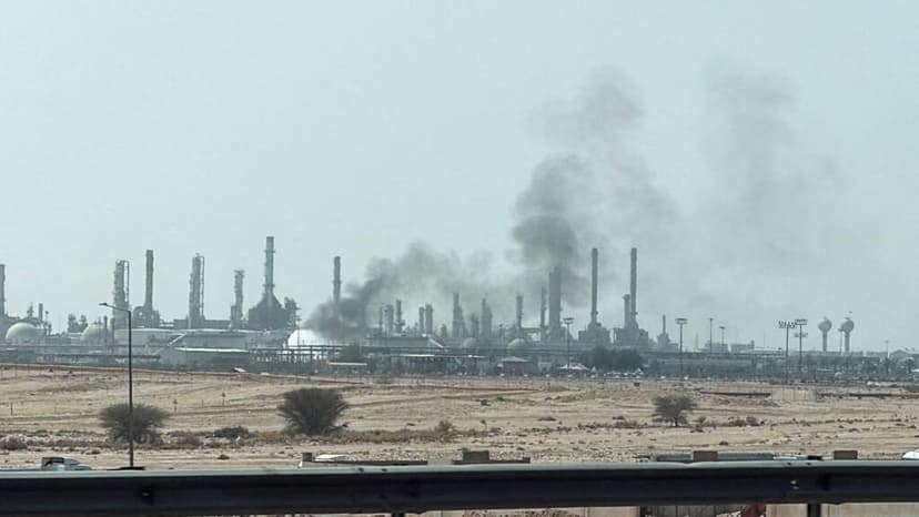En directo: los hutíes afirman haber atacado las instalaciones de Aramco en Riad con misiles y drones