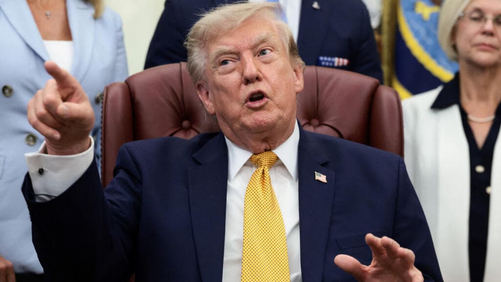 En directo: Trump amenaza con bombardear Omán si obstaculiza un acuerdo sobre el estrecho de Ormuz