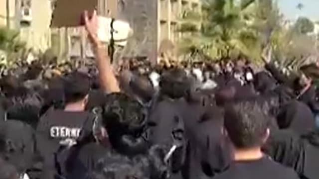 En Irán, estudiantes universitarios reavivan las protestas con consignas antigubernamentales