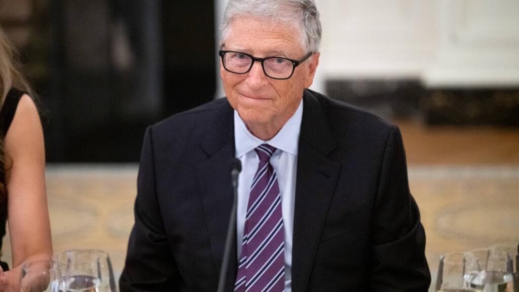 Epstein y Gates: un viaje en avión, varios encuentros presenciales y dos millones de dólares