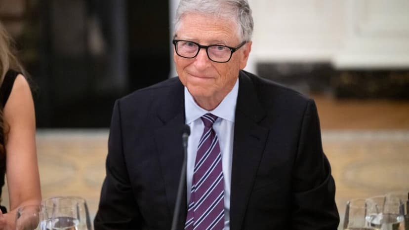 Epstein y Gates: un viaje en avión, varios encuentros presenciales y dos millones de dólares