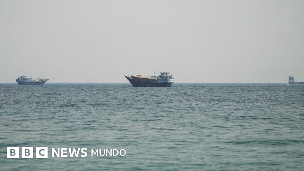 Estados Unidos lanza nuevos ataques mientras Irán cierra el estrecho de Ormuz