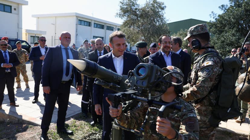 Europa mueve fichas en Medio Oriente: Macron visita Chipre y Putin apoya al nuevo líder supremo de Irán