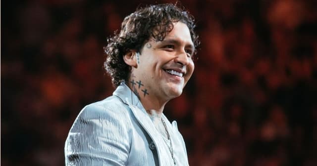 Exabogados de Christian Nodal también dejan de representar a sus papás en disputa contra Universal Music